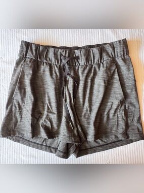 Lululemon‎ On The Fly shorts